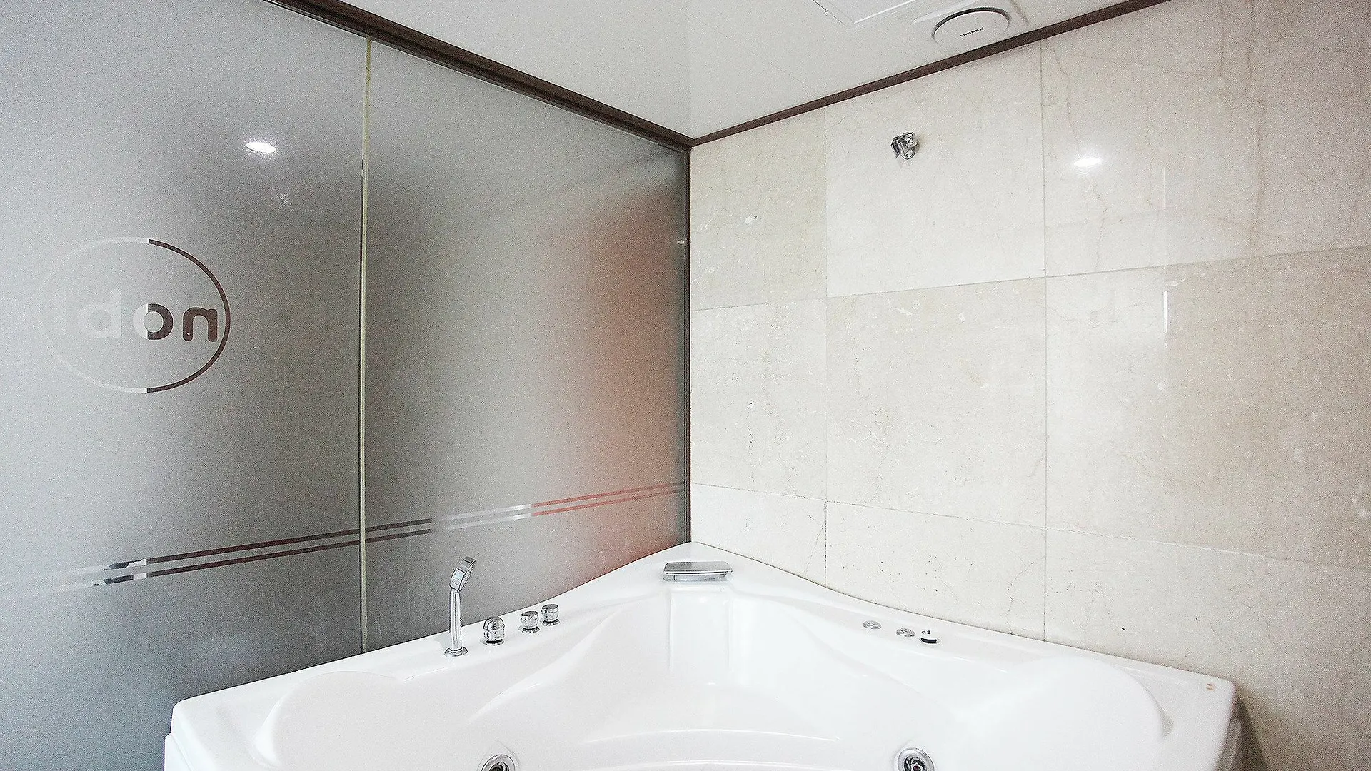 Noblesse Hotel Τζέτζου 3*,